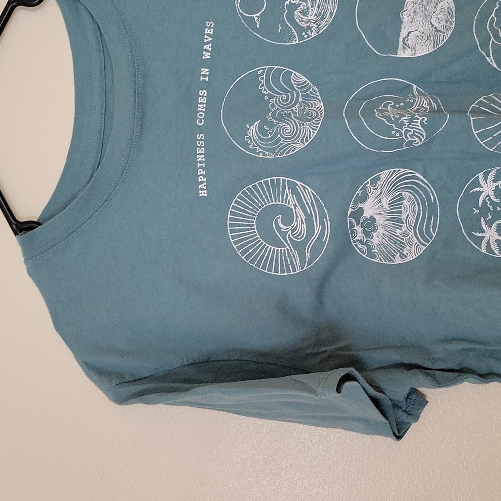 Queen Bees Crop Top - Picture 4 of 5